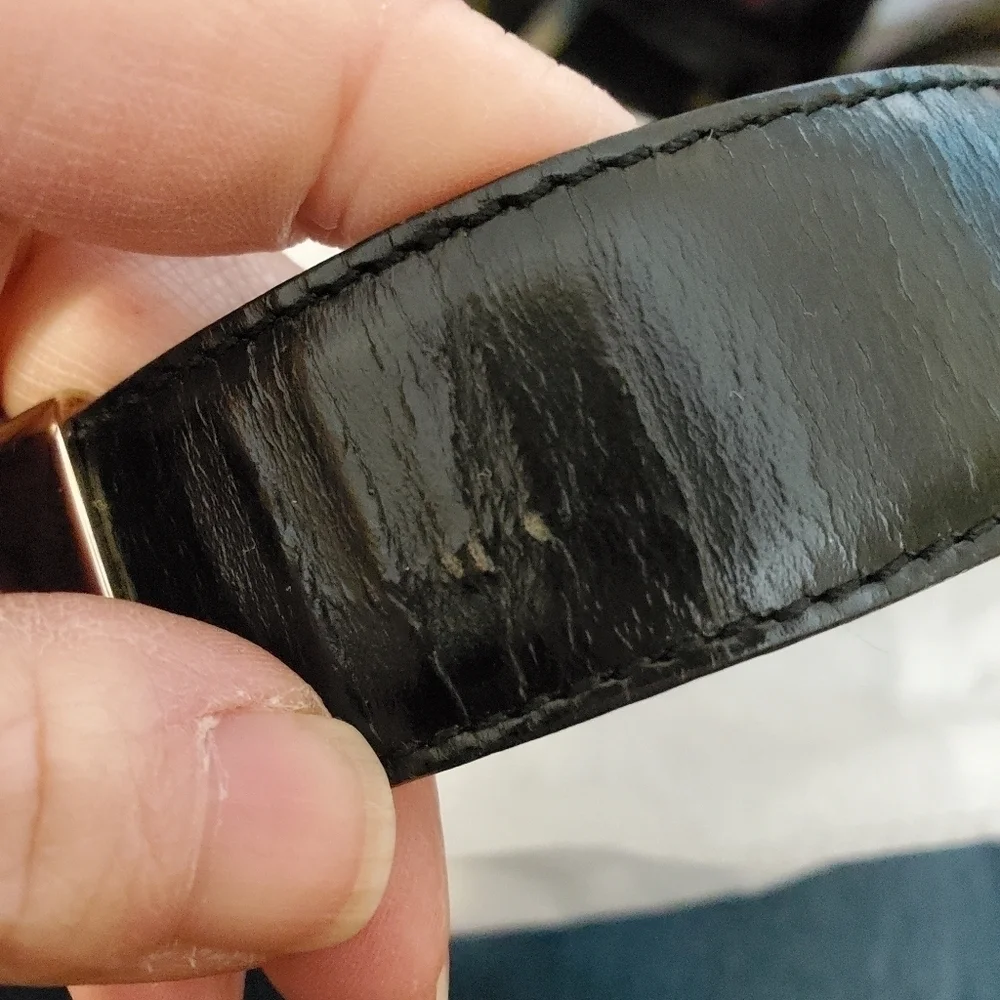 Gucci leather belt women's. Sz large. Peg in hole. Silverstone hardware vintage